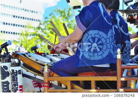 Takasaki City Takasaki Festival People riding on floats and beating drums 106876248
