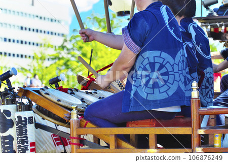 Takasaki City Takasaki Festival People riding on floats and beating drums 106876249