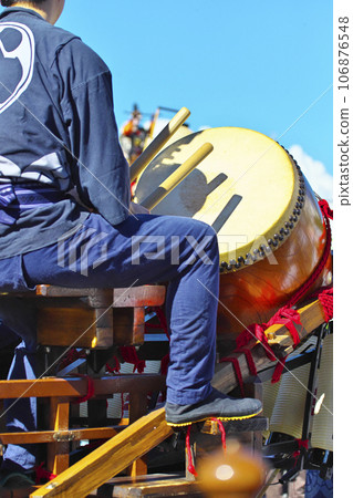 Takasaki City Takasaki Festival People riding on floats and beating drums Takasaki City Takasaki Festival People riding on floats and beating drums 106876548