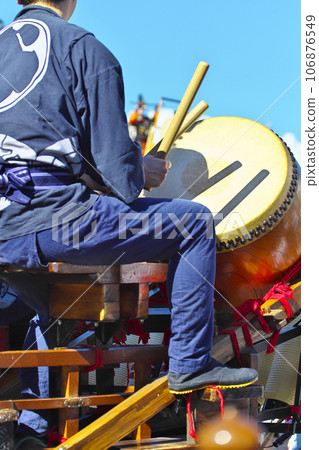 Takasaki City Takasaki Festival People riding on floats and beating drums Takasaki City Takasaki Festival People riding on floats and beating drums 106876549