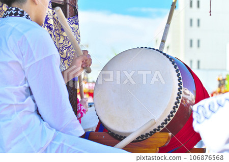 Takasaki City Takasaki Festival People riding on floats and beating drums Takasaki City Takasaki Festival People riding on floats and beating drums 106876568