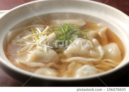 boiled gyoza  106876605