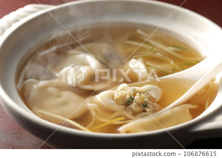boiled gyoza  106876615