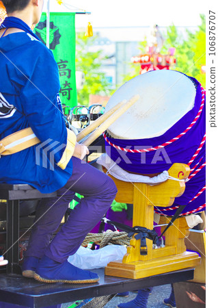 Takasaki City Takasaki Festival People riding on floats and beating drums 106876707