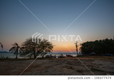 beautiful golden sunset above the ocean. 106877474