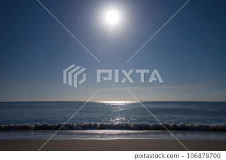 [Brightness of the beach] Sun, sea, waves, beach 106878700