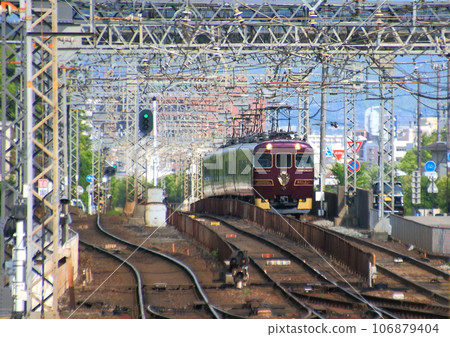 以近鐵奈良線大和西大寺站為目標的觀光特急“Awoyoshi” 106879404