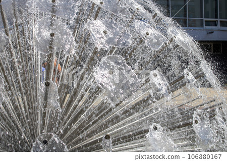 Splashes of a beautiful fountain in city Splashes of a beautiful fountain in city 106880167