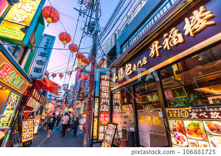 日本橫濱城市景觀 橫濱唐人街和市場街(繁華的唐人街)景觀 日本橫濱城市景觀 橫濱唐人街和市場街(繁華的唐人街)景觀 106881725