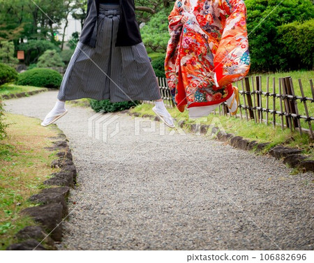 Kimono color uchikake couple pre-shoot location shooting jump Kimono color uchikake couple pre-shoot location shooting jump 106882696
