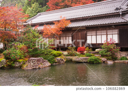 拍攝滋賀縣江東三山之一的百濟山的秋葉 拍攝滋賀縣江東三山之一的百濟山的秋葉 106882869