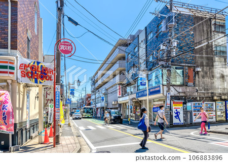 神奈川縣橫濱市的城市景觀、鶴峰天王町線和田町站、水道路 106883896