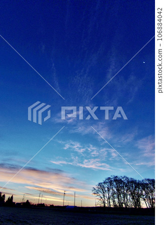 日出前的藍天 106884042