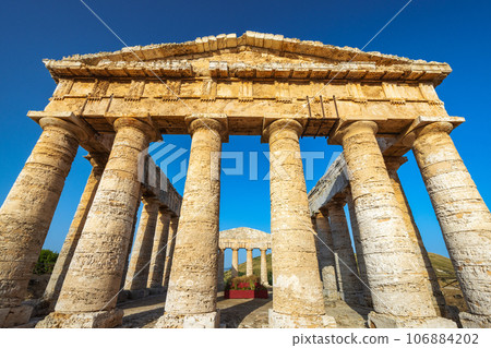 The Doric temple of Segesta. The archaeological site at Sicily. 106884202