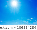藍天和白色雲彩和太陽 106884284