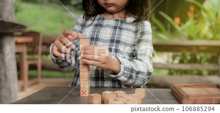 hands kid playing the wooden block game is a way to learn, and develop a way of thinking about concepts, potential and the brain hands kid playing the wooden block game is a way to learn, and develop a way of thinking about concepts, potential and the brain 106885294