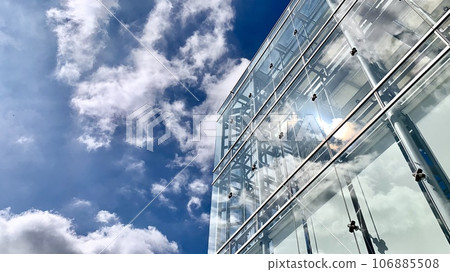 Okazaki City Art Museum with the clear autumn sky reflected in the atrium (Okazaki Central General Park/Okazaki City, Aichi Prefecture) Okazaki City Art Museum with the clear autumn sky reflected in the atrium (Okazaki Central General Park/Okazaki City, Aichi Prefecture) 106885508