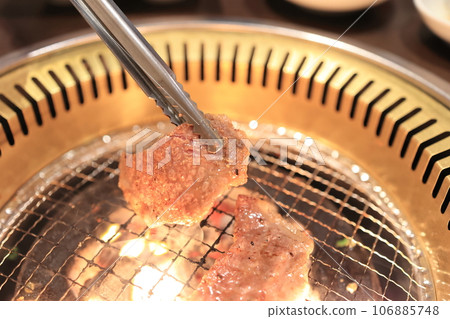 Kuroge Wagyu beef yakiniku A5 (special loin) 106885748