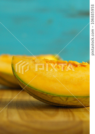 Melon close-up cut. Cooking food in the kitchen in summer. Vertical photo 106885958