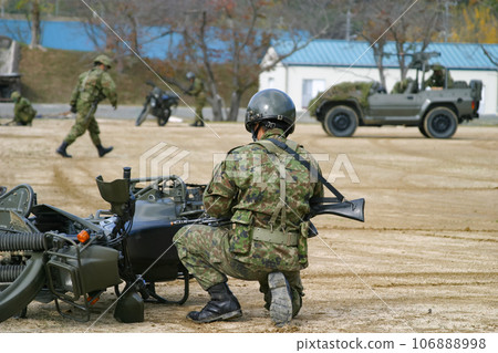 陸上自衛隊偵察兵參加訓練表演 陸上自衛隊偵察兵參加訓練表演 106888998