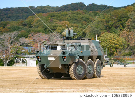 地面自衛隊 82 型指揮通信車展示用於訓練 106888999