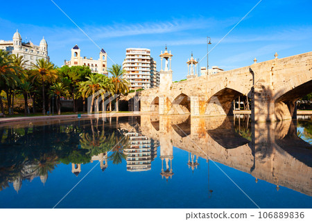 The Puente del Mar bridge in Valencia, Spain The Puente del Mar bridge in Valencia, Spain 106889836