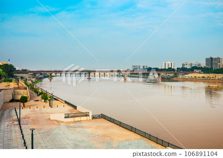 Sabarmati riverfront aerial view, Ahmedabad 106891104