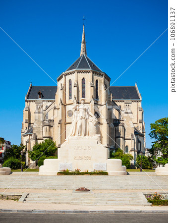 Eglise Saint Martin church, Pau 106891137