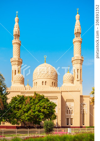Jumeirah Mosque in Dubai, UAE 106891352