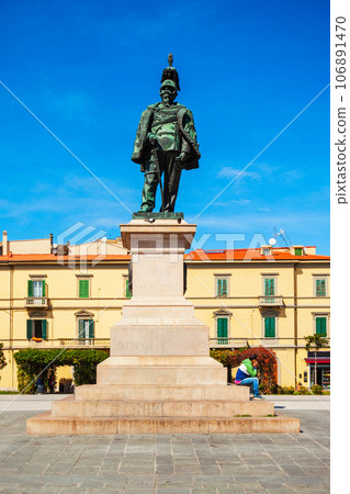 Piazza Vittorio Emanuele in Pisa Piazza Vittorio Emanuele in Pisa 106891470