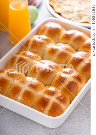 Traditional hot cross buns freshly baked for Easter brunch Traditional hot cross buns freshly baked for Easter brunch 106891636