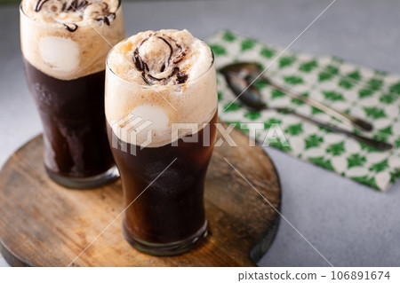 Dark stout beer ice cream float, dessert idea for St Patricks day 106891674