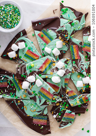 St Patricks day chocolate bark with sprinkles and rainbows 106891804