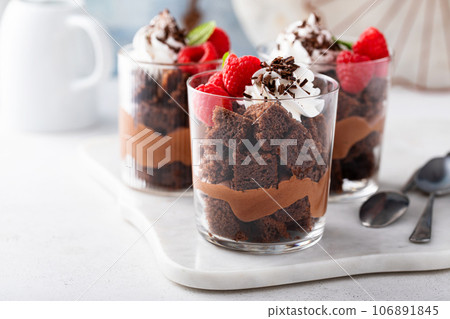 Chocolate trifle or parfait with chocolate mousse and whipped cream 106891845