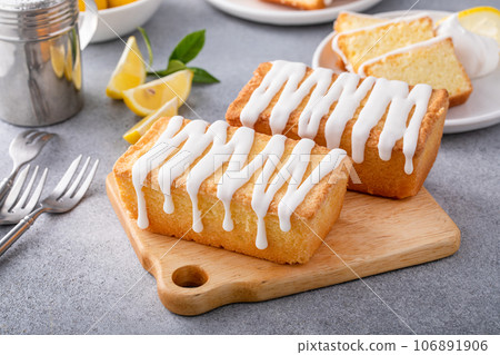 Lemon pound cake frreshly baked with sugar glaze 106891906