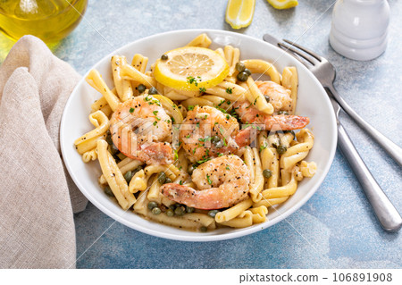 Shrimp piccata pasta with lemon and parmesan Shrimp piccata pasta with lemon and parmesan 106891908