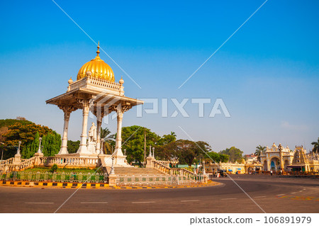 Statue of Maharaja Chamarajendar Wodeyar Statue of Maharaja Chamarajendar Wodeyar 106891979