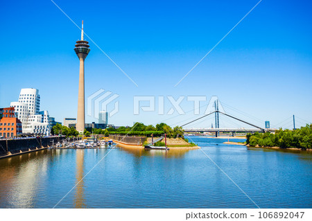 Medienhafen Media Harbour district, Dusseldorf Medienhafen Media Harbour district, Dusseldorf 106892047