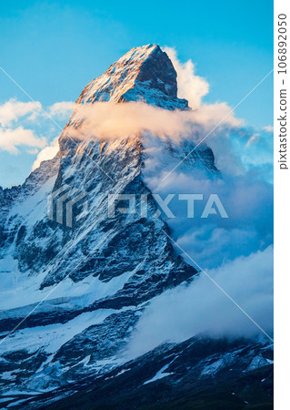 Matterhorn mountain range in Switzerland 106892050