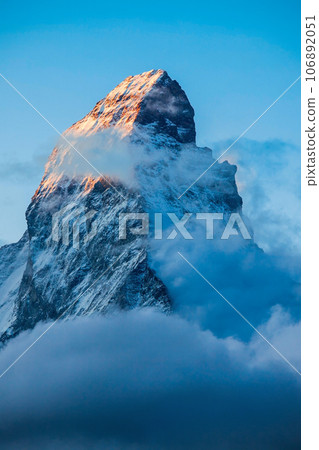 Matterhorn mountain range in Switzerland 106892051