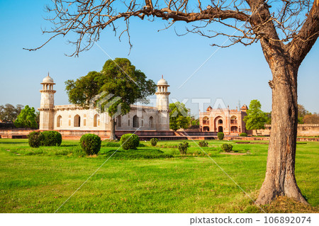 Tomb of Itimad-ud-Daulah in Agra Tomb of Itimad-ud-Daulah in Agra 106892074