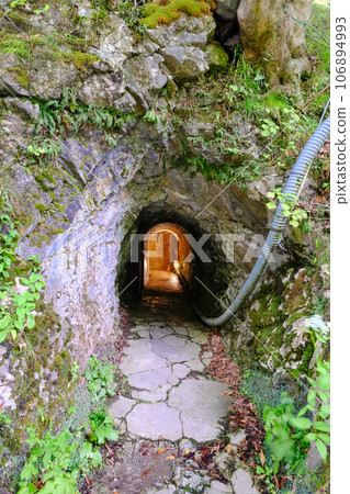 瀧坎洞窟入口(垂直) 瀧坎洞窟入口(垂直) 106894993