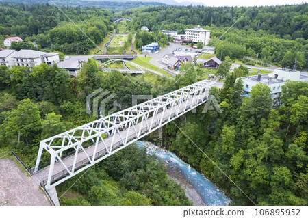 Aerial view of “Whitebeard Falls” in Biei, Hokkaido 106895952