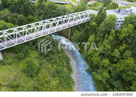 北海道美瑛“白鬍子瀑布”鳥瞰圖 106895960