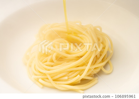 pasta olive oil 106895961