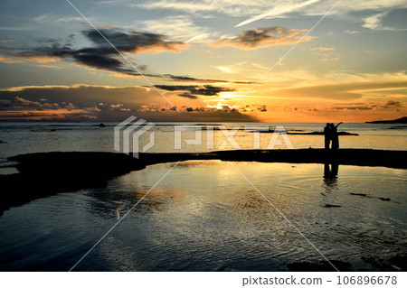 Sunset at Tenjinzaki [Tanabe City, Wakayama Prefecture] 106896678