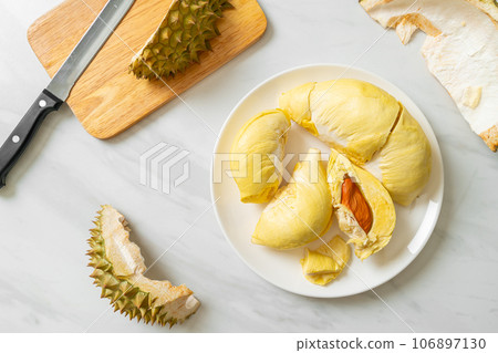 Durian riped and fresh ,durian peel 106897130