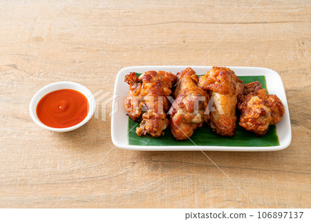 Crispy Fried Chicken with Fish Sauce Crispy Fried Chicken with Fish Sauce 106897137