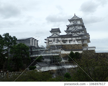 姬路城位於兵庫縣姬路市,是現存的12座天守閣之一。 姬路城位於兵庫縣姬路市,是現存的12座天守閣之一。 106897617