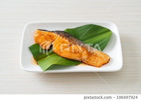 Grilled Salmon Steak with Soy Sauce 106897924